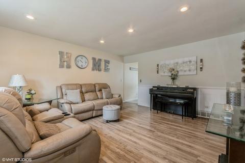 1252 Erie St, Elgin, IL 60123 photo 4