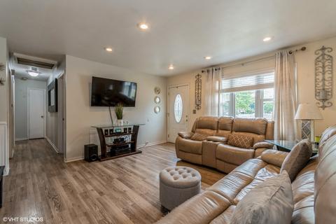 1252 Erie St, Elgin, IL 60123 photo 5
