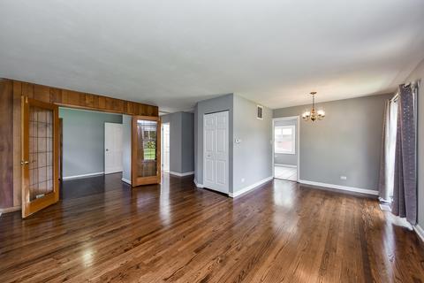 531 S Beverly St, Wheaton, IL 60187 photo 2
