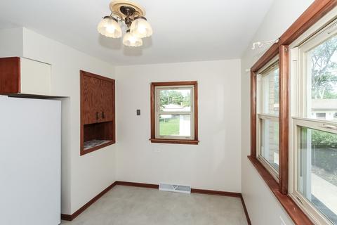524 Amherst Ave, Des Plaines, IL 60016 photo 8