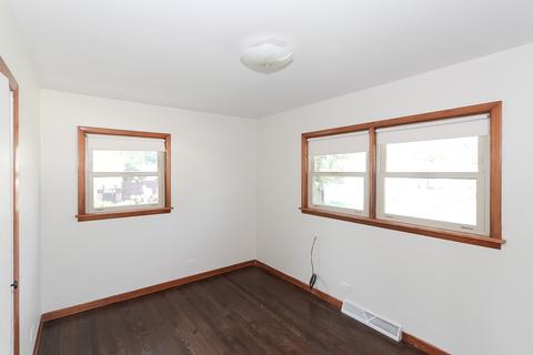 524 Amherst Ave, Des Plaines, IL 60016 photo 9