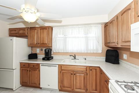 934 W Grant Dr, Des Plaines, IL 60016 photo 8
