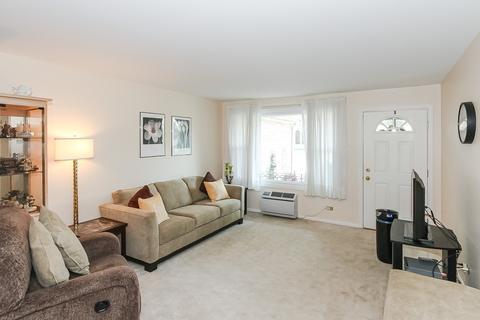 934 W Grant Dr, Des Plaines, IL 60016 photo 4