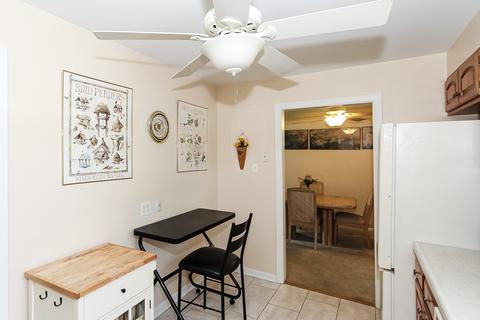 934 W Grant Dr, Des Plaines, IL 60016 photo 9