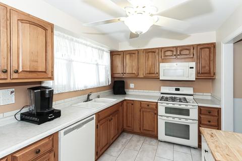 934 W Grant Dr, Des Plaines, IL 60016 photo 7
