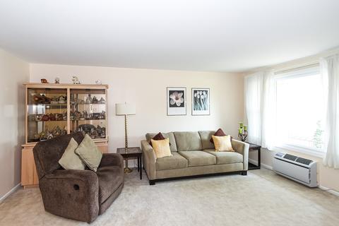 934 W Grant Dr, Des Plaines, IL 60016 photo 3