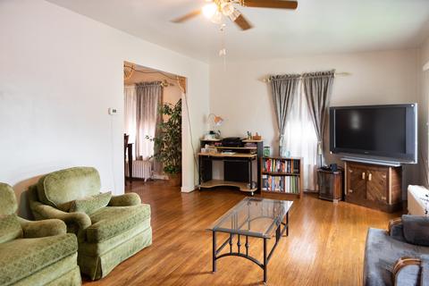 360 Plum St, Aurora, IL 60506 photo 17