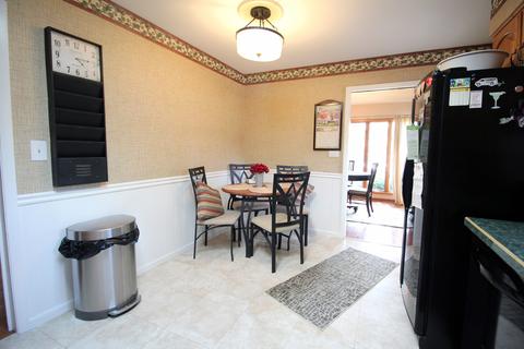 2101 Plainfield Dr, Des Plaines, IL 60018 photo 11