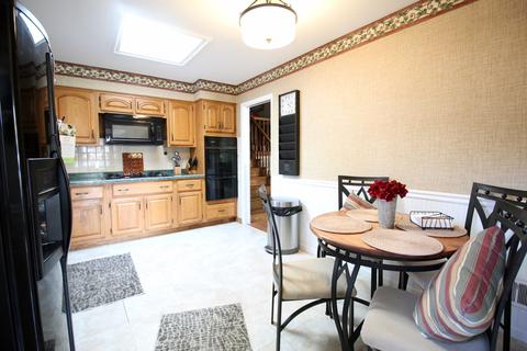 2101 Plainfield Dr, Des Plaines, IL 60018 photo 10