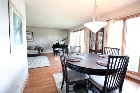 2101 Plainfield Dr, Des Plaines, IL 60018 photo 8