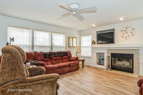 1681 Montclair Dr, Elgin, IL 60123 photo 6