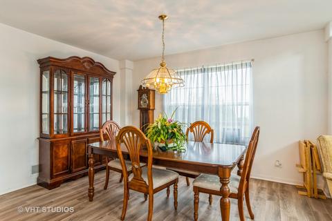 1681 Montclair Dr, Elgin, IL 60123 photo 5