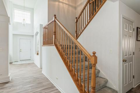 1681 Montclair Dr, Elgin, IL 60123 photo 7