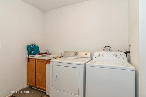1681 Montclair Dr, Elgin, IL 60123 photo 15