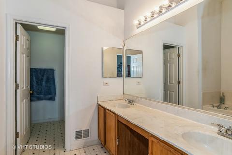 1681 Montclair Dr, Elgin, IL 60123 photo 10