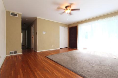 355 Pleasant St, Hoffman Estates, IL 60169 photo 4