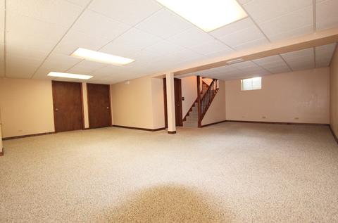 355 Pleasant St, Hoffman Estates, IL 60169 photo 14