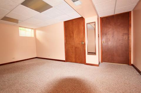355 Pleasant St, Hoffman Estates, IL 60169 photo 18