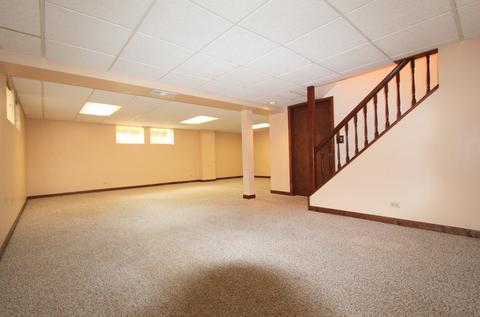 355 Pleasant St, Hoffman Estates, IL 60169 photo 15