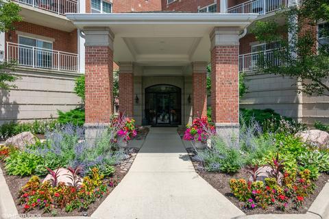 153 Pointe Dr #104, Northbrook, IL 60062 photo 1
