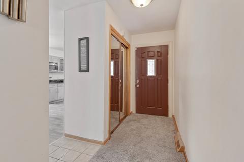 886 Arthur Dr, Elgin, IL 60120 photo 4