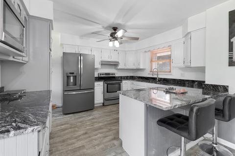 886 Arthur Dr, Elgin, IL 60120 photo 9