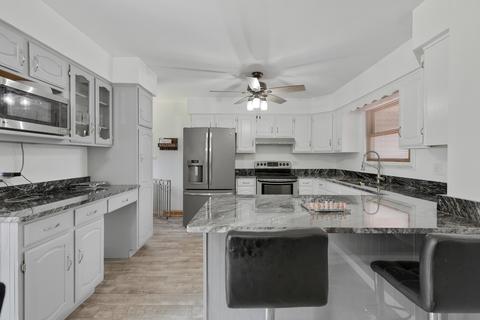 886 Arthur Dr, Elgin, IL 60120 photo 8