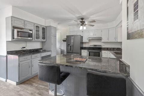886 Arthur Dr, Elgin, IL 60120 photo 7