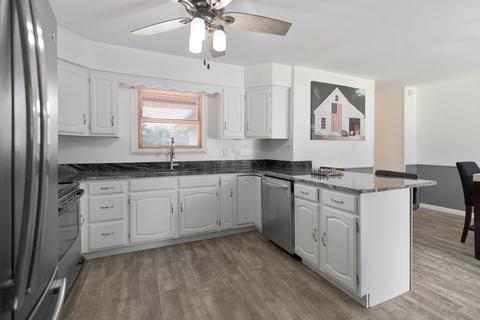 886 Arthur Dr, Elgin, IL 60120 photo 10