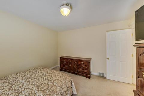 1379 Perry St, Des Plaines, IL 60016 photo 18