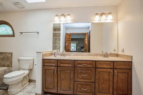 112 Wilcox Dr, Bartlett, IL 60103 photo 8