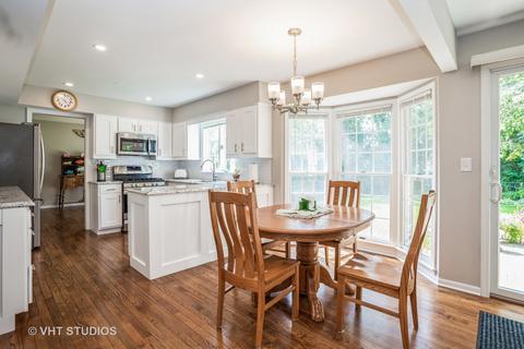 112 Wilcox Dr, Bartlett, IL 60103 photo 4