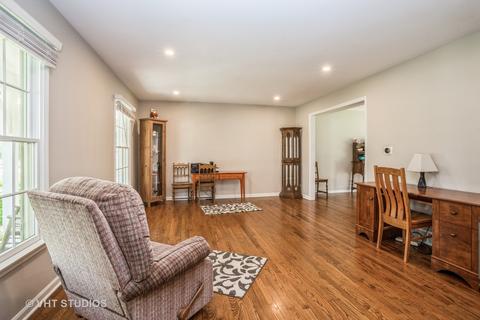 112 Wilcox Dr, Bartlett, IL 60103 photo 2