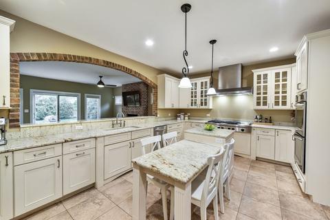 1013 Emerald Dr, Naperville, IL 60540 photo 8
