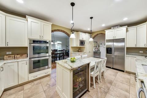 1013 Emerald Dr, Naperville, IL 60540 photo 5