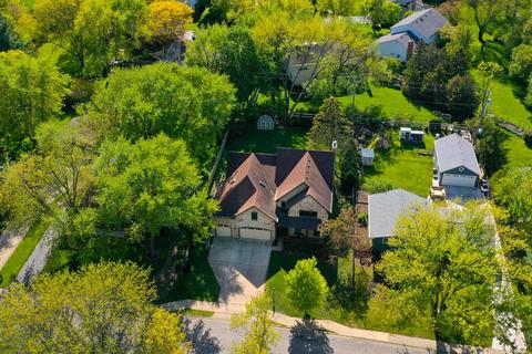 1013 Emerald Dr, Naperville, IL 60540 photo 2