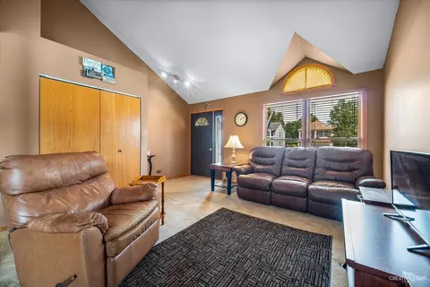 1813 Olde Mill Rd, Plainfield, IL 60586 photo 8