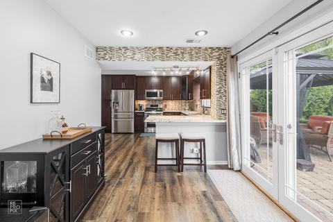 1109 Singleton Dr, Roselle, IL 60172 photo 5