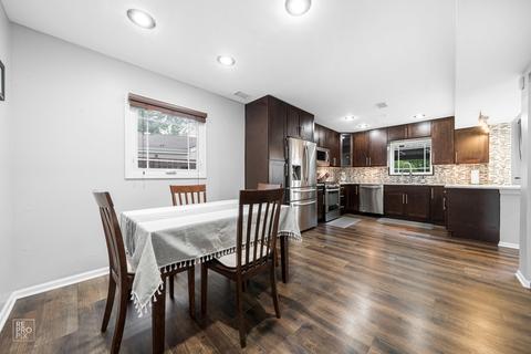 1109 Singleton Dr, Roselle, IL 60172 photo 7