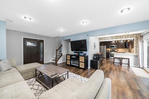 1109 Singleton Dr, Roselle, IL 60172 photo 4