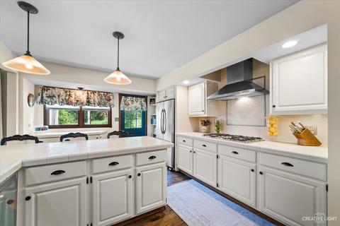 90 Forestview Dr, Elgin, IL 60120 photo 9