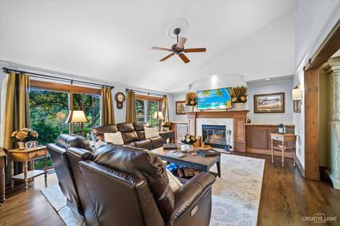 90 Forestview Dr, Elgin, IL 60120 photo 5