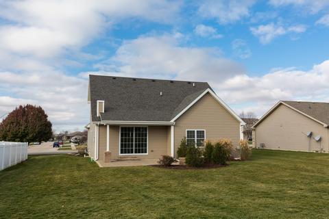 1270 Eagle Bluff Dr, Bourbonnais, IL 60914 photo 2