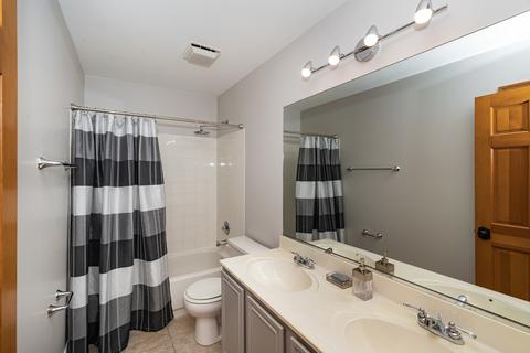 1326 Silver Cir, Bartlett, IL 60103 photo 11