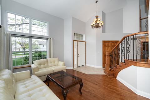 1326 Silver Cir, Bartlett, IL 60103 photo 2