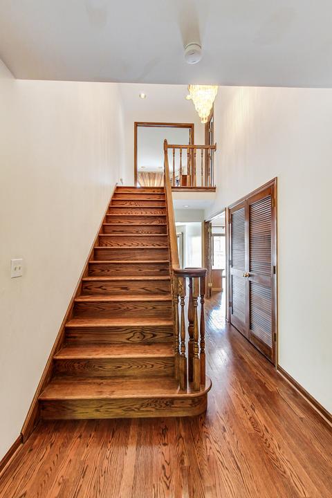 6027 N Emerson St, Rosemont, IL 60018 photo 3