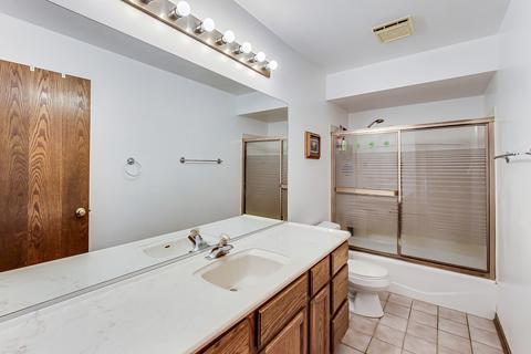 6027 N Emerson St, Rosemont, IL 60018 photo 13