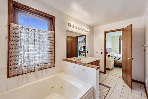 6027 N Emerson St, Rosemont, IL 60018 photo 17