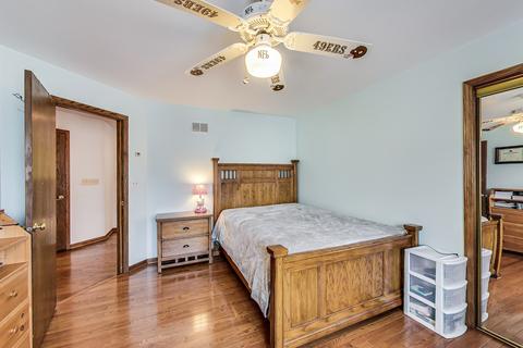 6027 N Emerson St, Rosemont, IL 60018 photo 14