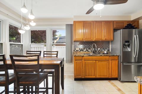 2115 Halsey Dr, Des Plaines, IL 60018 photo 7